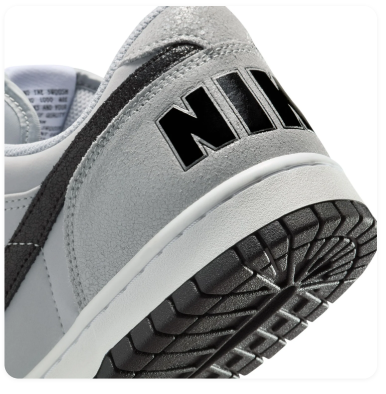 Nike Low-Top Sneakers – Light Grey & Black