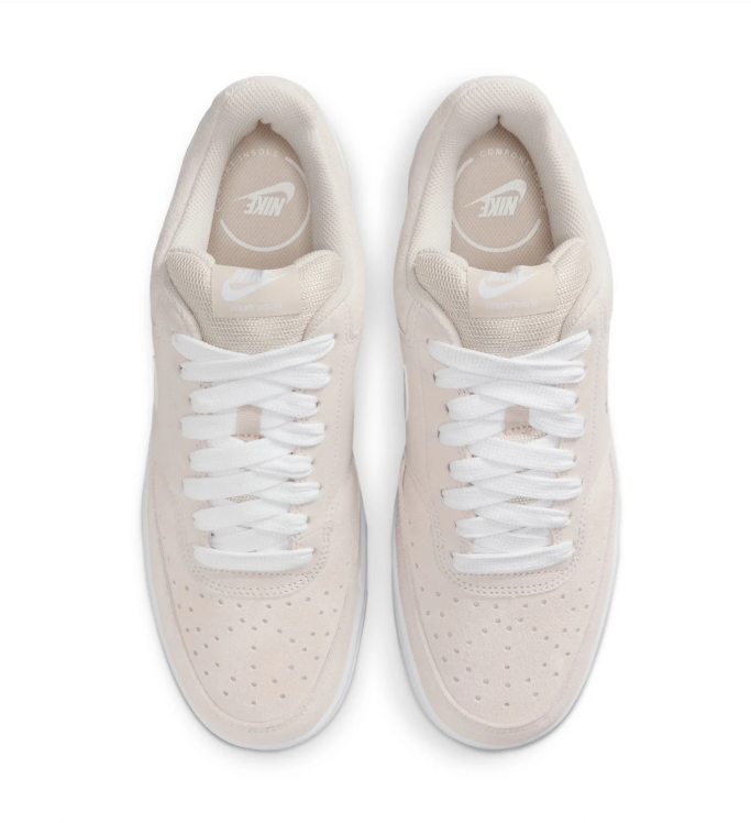 Nike Low-Top Sneakers – Light Beige, White & Gum