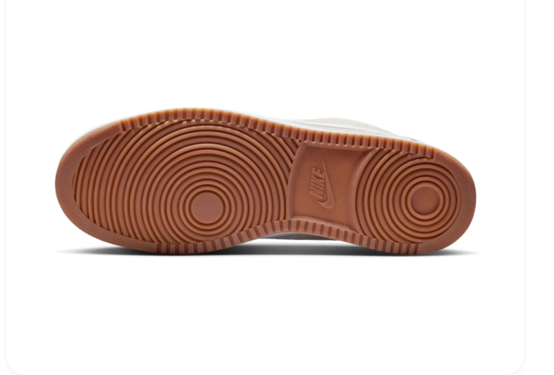 Nike Low-Top Sneakers – Light Beige, White & Gum