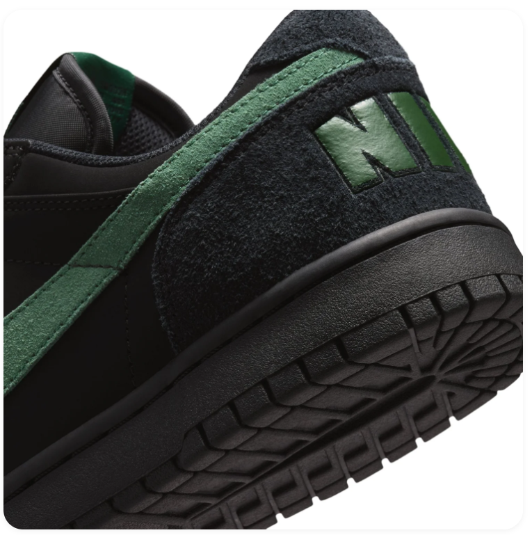 Nike Low-Top Sneakers – Black & Forest Green