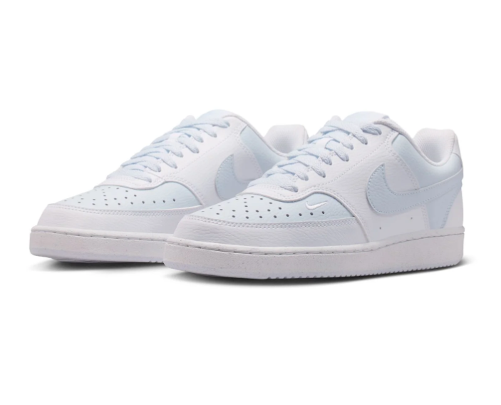 Nike Low-Top Sneakers – White & Pale Blue