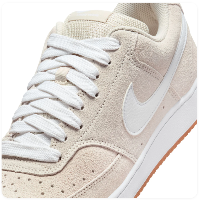 Nike Low-Top Sneakers – Light Beige, White & Gum