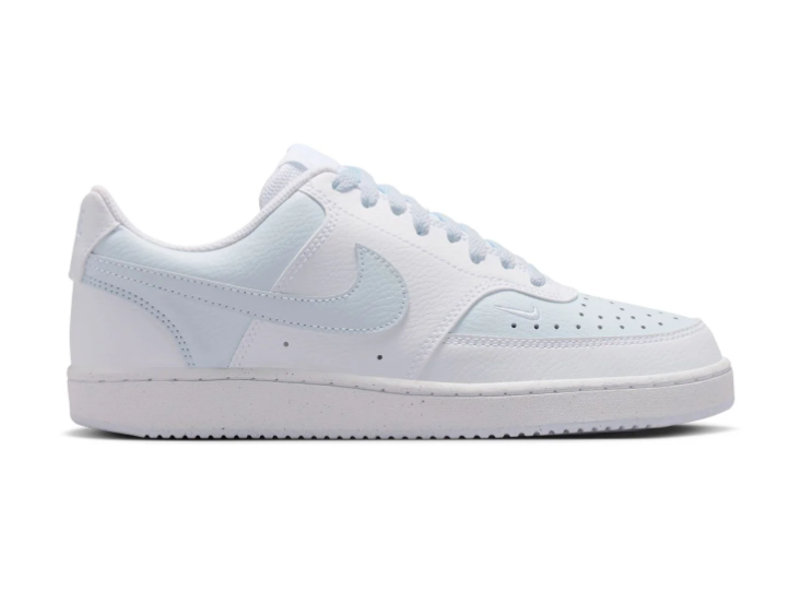 Nike Low-Top Sneakers – White & Pale Blue