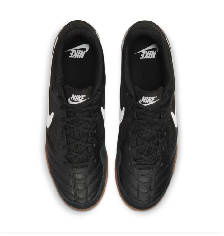 Nike Low-Top Sneakers – Black, White & Gum