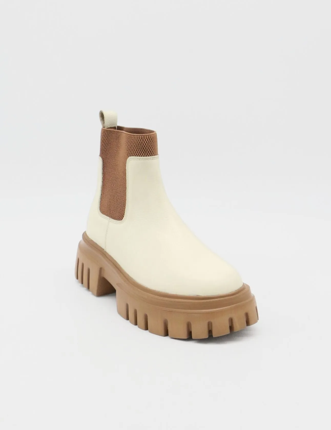 Agora platform chelsea boots in off white leather womens shoes