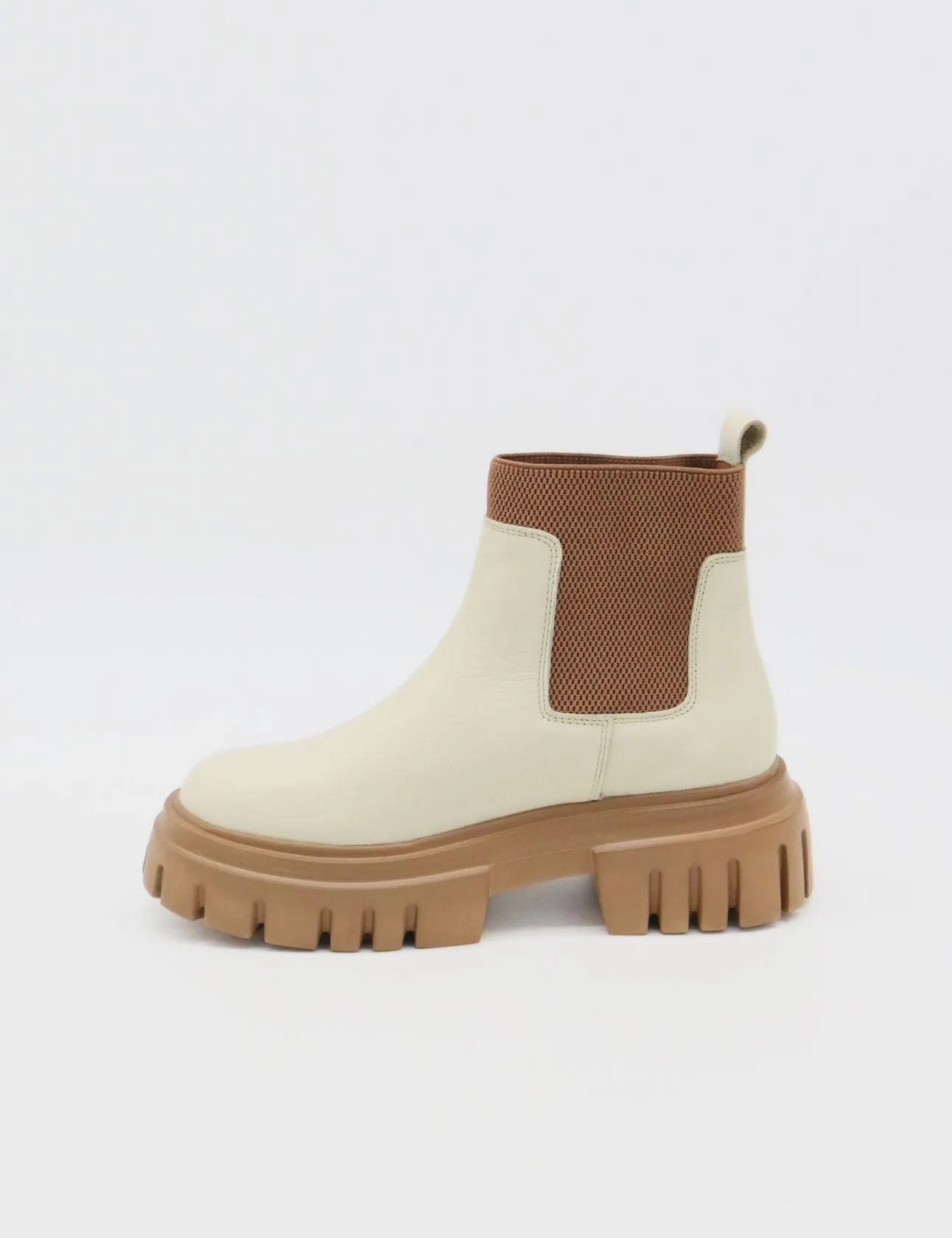 Agora platform chelsea boots in off white leather womens shoes