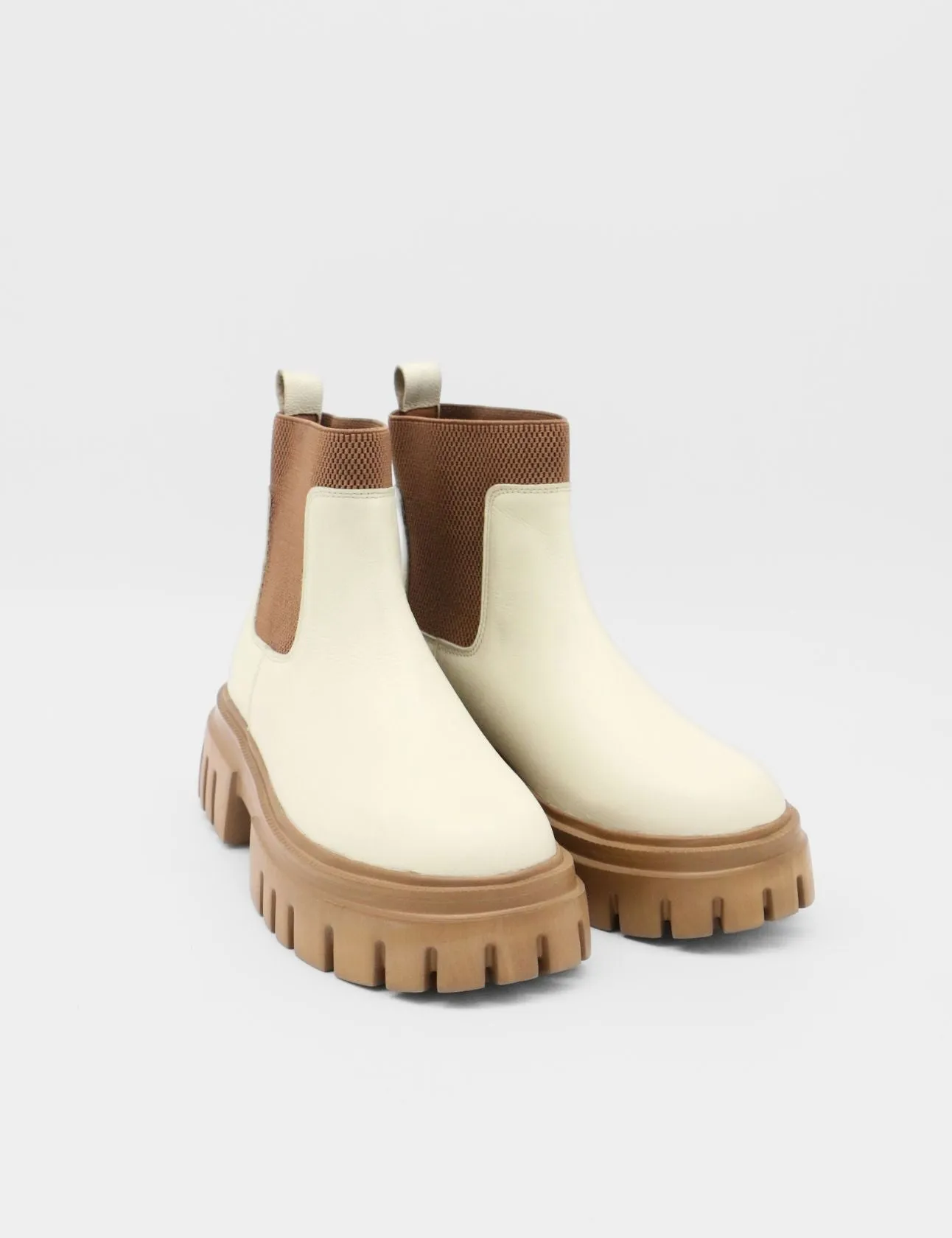 Agora platform chelsea boots in off white leather womens shoes