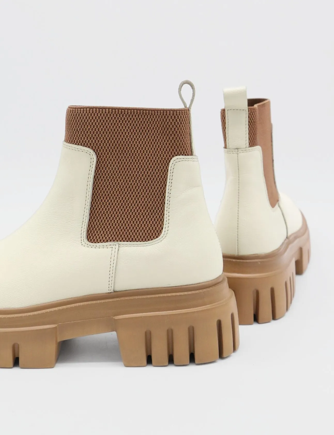 Agora platform chelsea boots in off white leather womens shoes