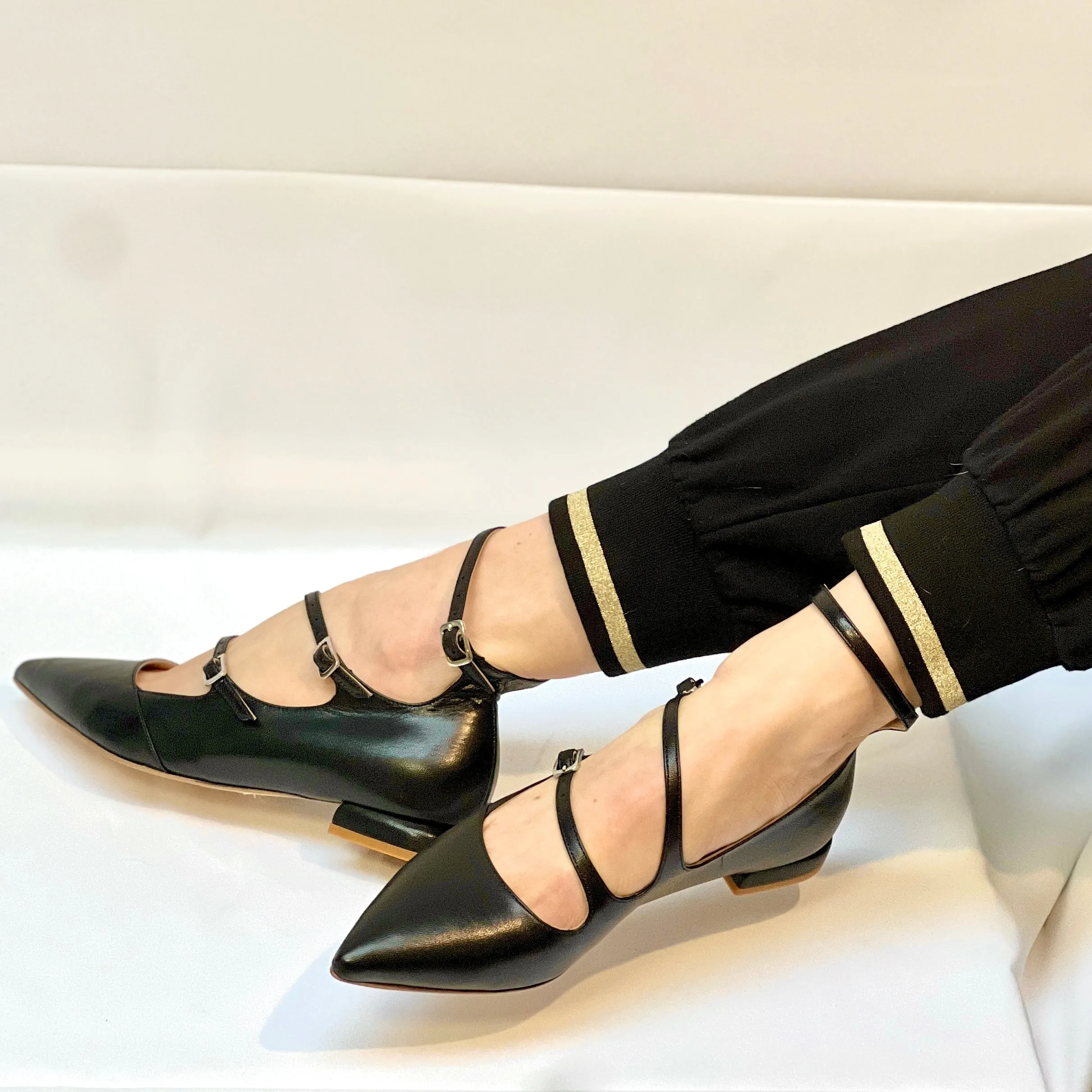 Amber Black ballerina con tre cinturini in nappa nera artigianale