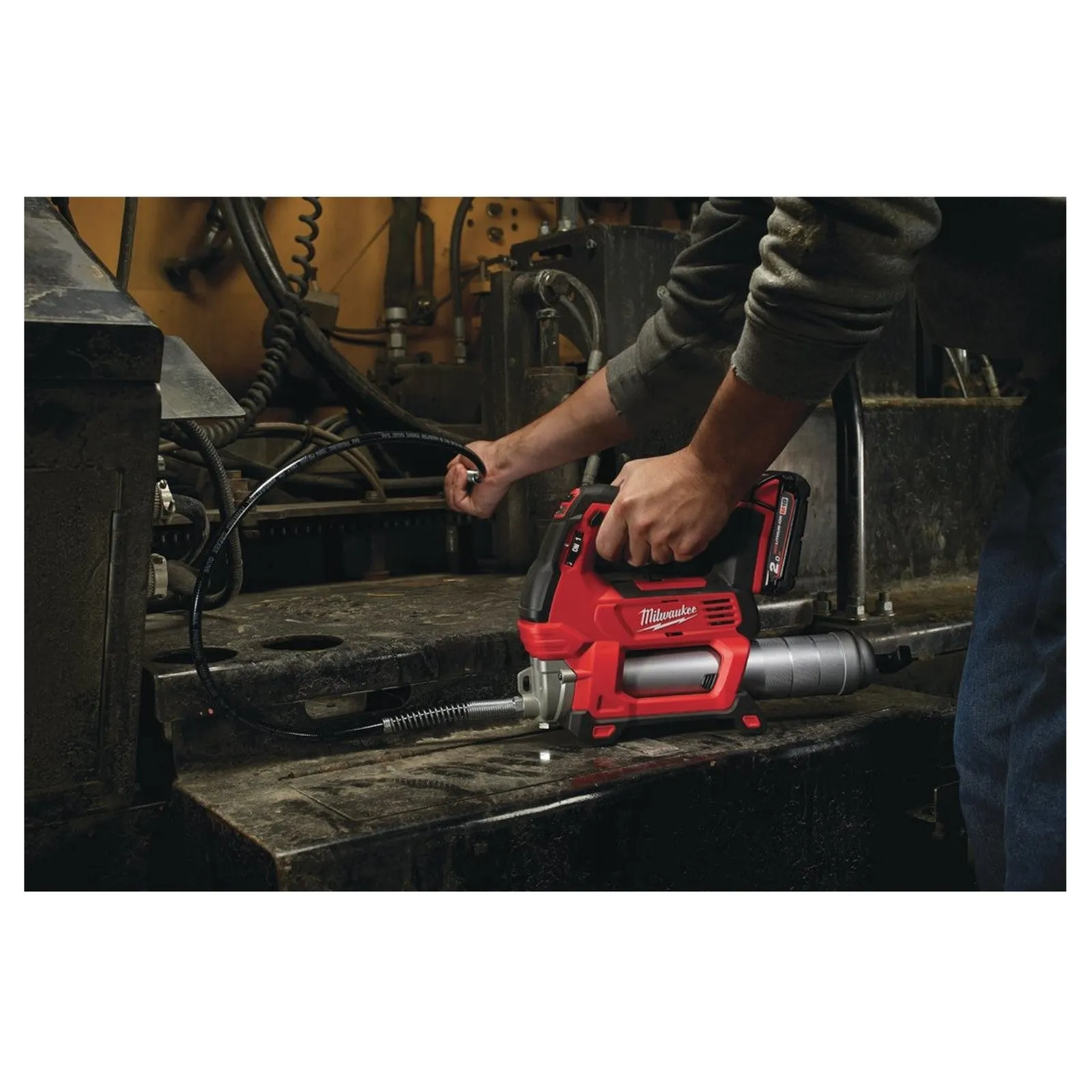 Ingrassatore a batteria M18 con 400ml di serbatoio MILWAUKEE M18 GG-0